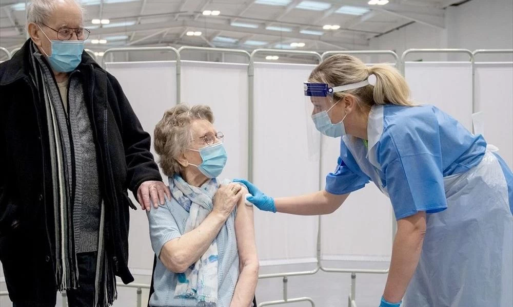 ΠΟΥ: Συστήνει να συνεχιστούν οι εμβολιασμοί με AstraZeneca